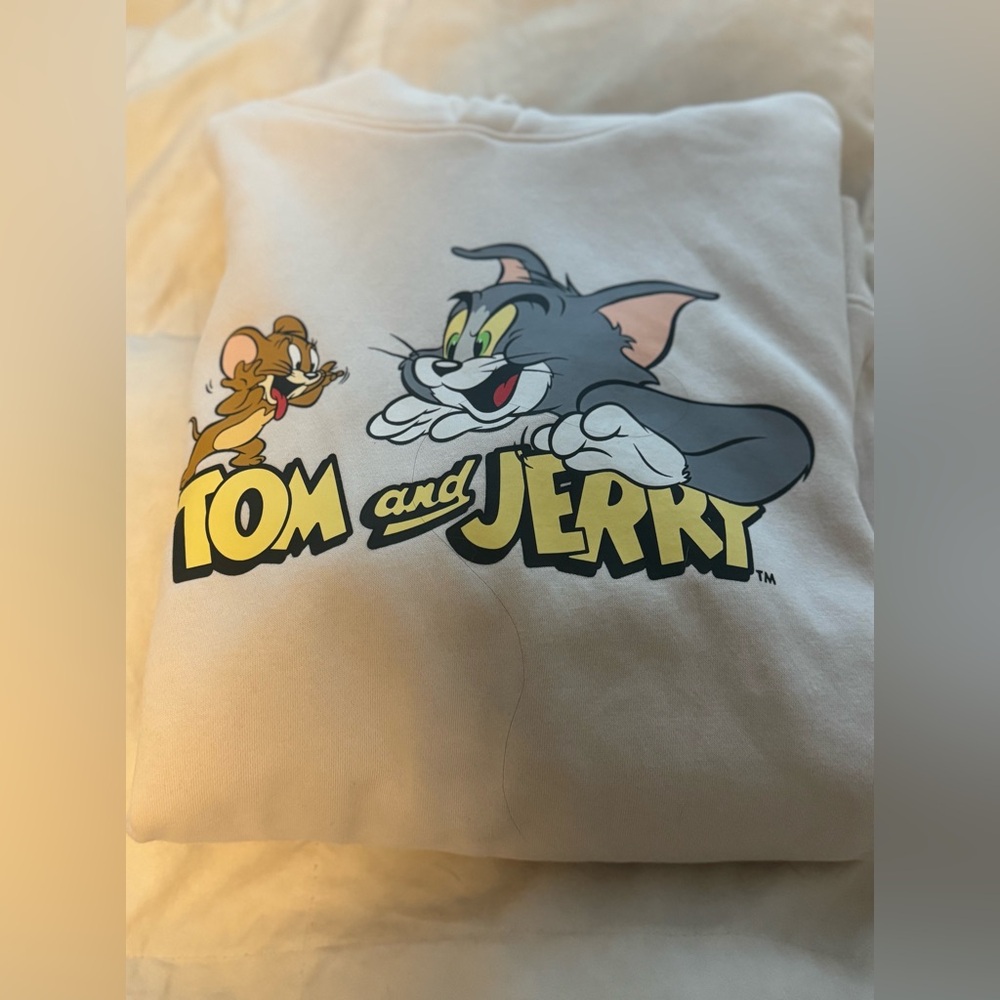 **SOLD**Men’s H&M Tom & Jerry hoodie - small